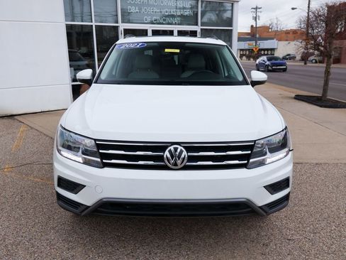 Used 2021 Volkswagen Tiguan SE w/ Panoramic Sunroof Package image 8