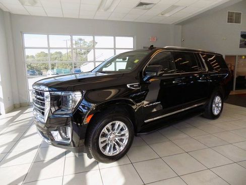 Used 2024 GMC Yukon XL SLT image 3
