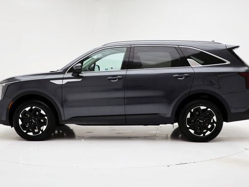 Used 2024 Kia Sorento S image 7