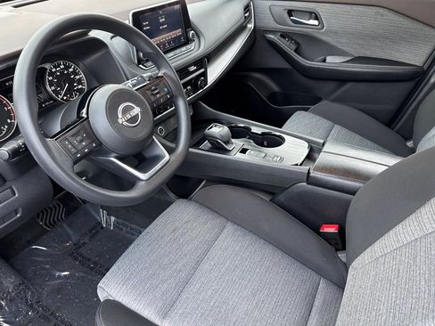 Used 2023 Nissan Rogue SV image 4