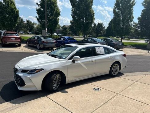 Used 2019 Toyota Avalon Limited w/ Advanced Safety Package FWD image 3