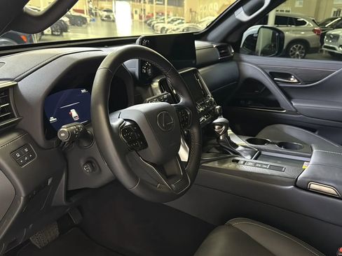 Used 2022 Lexus LX 600 4WD w/ Premium Package image 13