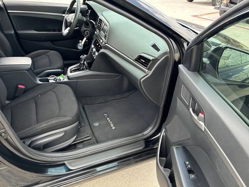 Used 2020 Hyundai Elantra SE w/ Cargo Package (C1) FWD image 9