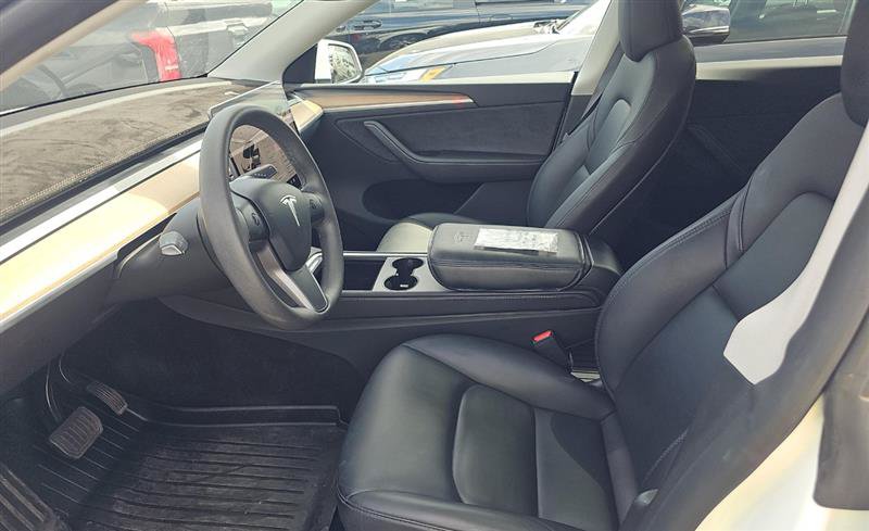 Used 2024 Tesla Model Y Long Range AWD/4WD image 6