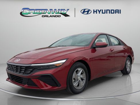 Certified 2025 Hyundai Elantra SE FWD image 4