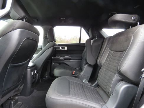 Used 2020 Ford Explorer XLT AWD/4WD image 21