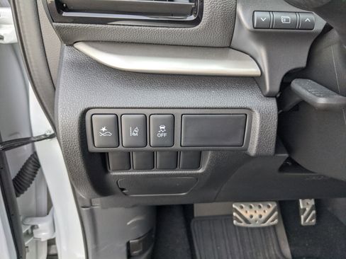 Used 2025 Mitsubishi Eclipse Cross ES image 25