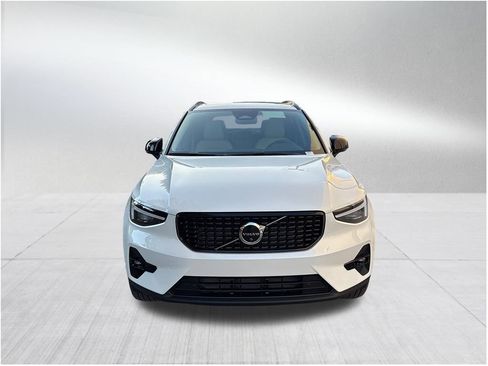 New 2026 Volvo XC40 B4 Plus image 2