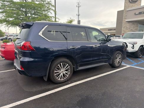 Used 2019 Lexus LX 570 4WD w/ Luxury Package image 7
