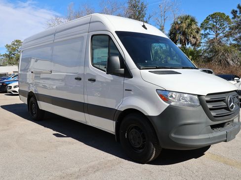Used 2024 Mercedes-Benz eSprinter 170 Cargo image 28