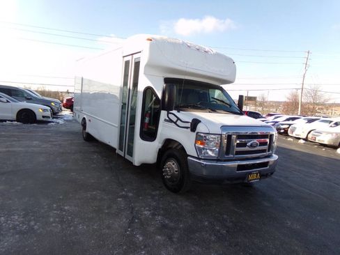 Used 2019 Ford E-450 and Econoline 450 Super Duty w/ Shuttle Bus Prep Package image 5
