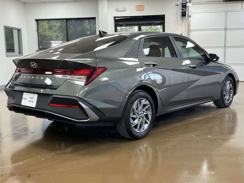 Used 2024 Hyundai Elantra SEL FWD image 5