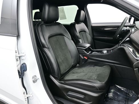 Used 2023 Jeep Grand Cherokee L Laredo image 13