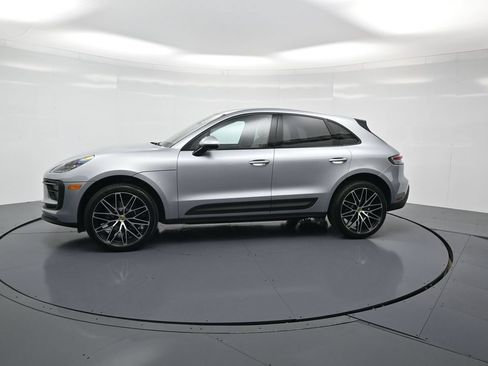 Used 2025 Porsche Macan AWD/4WD image 2