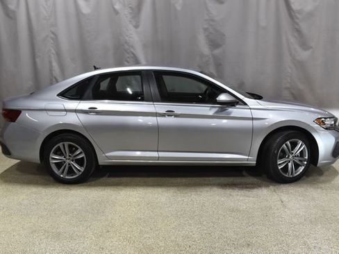 Used 2024 Volkswagen Jetta SE image 3