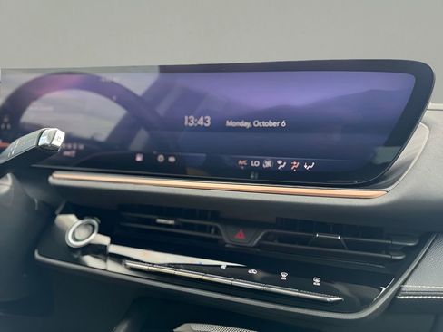 Used 2024 Buick Envision Sport Touring image 19