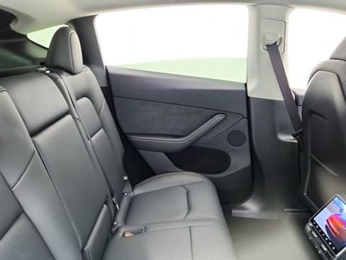Used 2025 Tesla Model Y Performance image 24