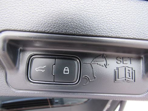 Used 2025 Ford Explorer ST-Line AWD/4WD image 18