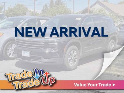 Used 2025 Chevrolet Traverse LT
