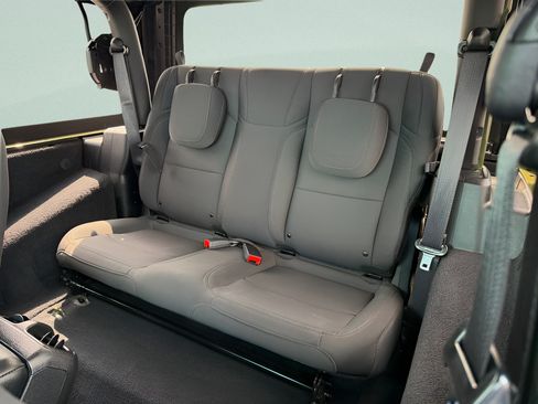 Used 2021 Jeep Wrangler Sport AWD/4WD image 5