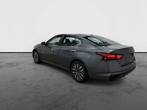 Used 2024 Nissan Altima 2.5 SV FWD image 9