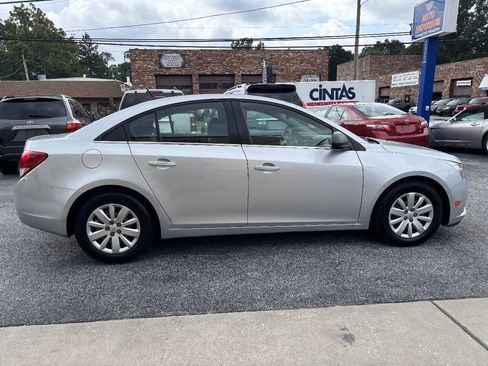 Used 2011 Chevrolet Cruze LS w/ Connectivity Package FWD image 4
