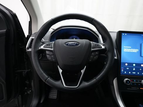 Used 2024 Ford Edge SEL w/ Convenience Package AWD/4WD image 4
