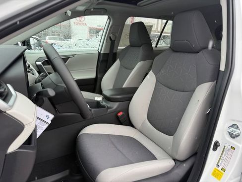 New 2025 Toyota RAV4 XLE image 7