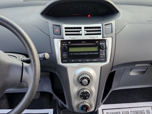 Used 2007 Toyota Yaris 2-Door Hatchback image 5