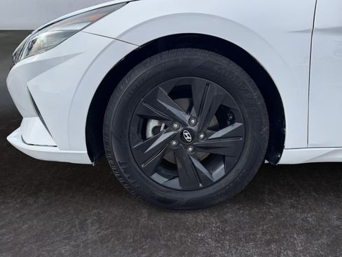 Used 2023 Hyundai Elantra Blue FWD image 9