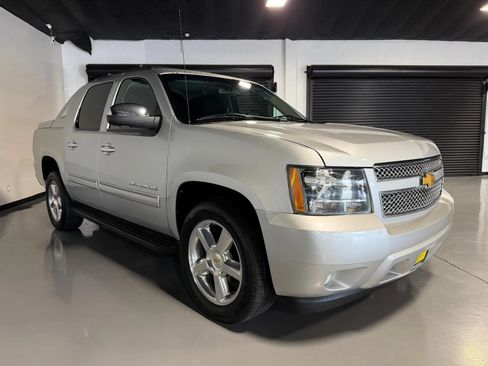 Used 2012 Chevrolet Avalanche LS w/ All-Star Edition RWD image 3