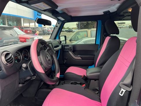 Used 2018 Jeep Wrangler Sport w/ Connectivity Group AWD/4WD image 8