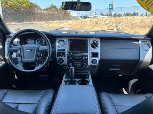Used 2016 Ford Expedition XLT w/ Equipment Group 202A AWD/4WD image 11