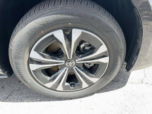 Used 2023 Toyota bZ4X AWD image 5