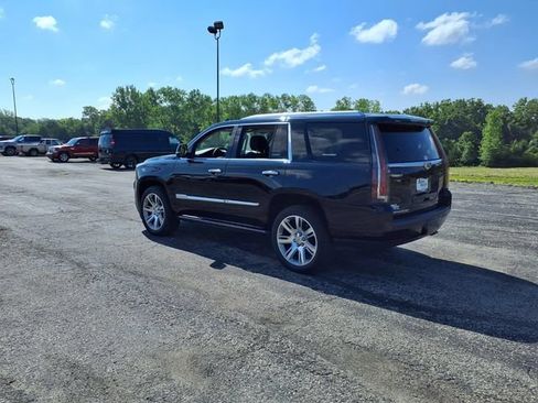 Used 2020 Cadillac Escalade Premium Luxury AWD/4WD image 9