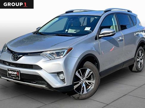 Used 2017 Toyota RAV4 XLE AWD/4WD image 1