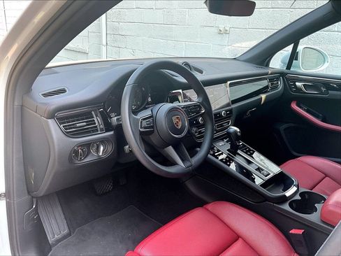Certified 2026 Porsche Macan S AWD/4WD image 4