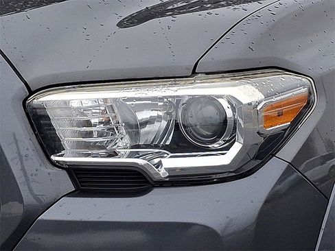 Used 2017 Toyota Tacoma SR5 w/ Tow Package image 10