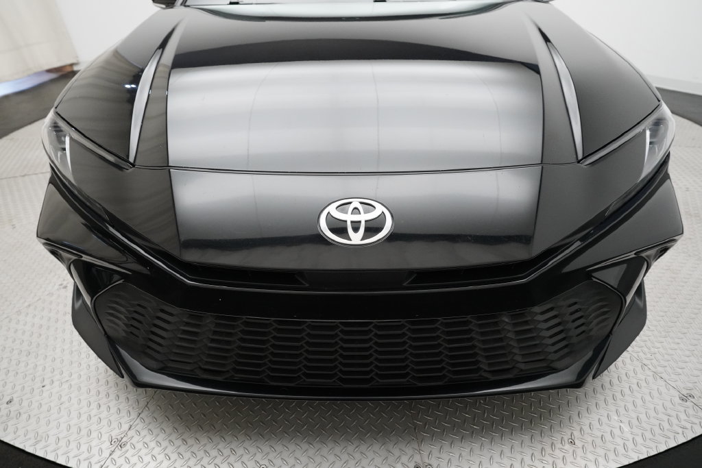 Used 2025 Toyota Camry SE FWD image 21