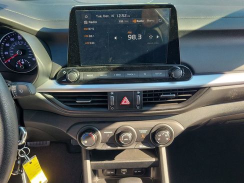 Used 2023 Kia Forte LX image 25