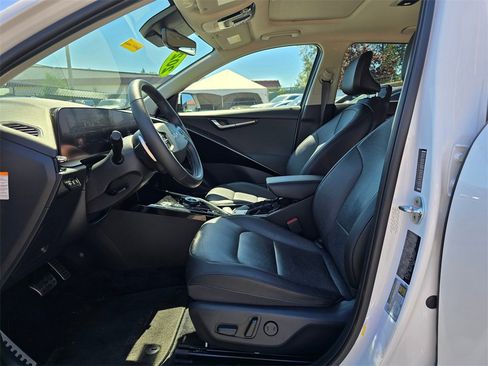Used 2023 Kia Niro Wave image 16