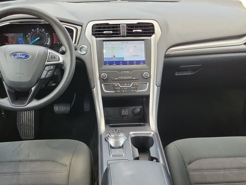 Used 2020 Ford Fusion SE FWD image 16