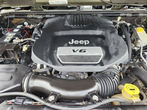 Used 2016 Jeep Wrangler Unlimited Rubicon w/ Max Tow Package AWD/4WD image 87