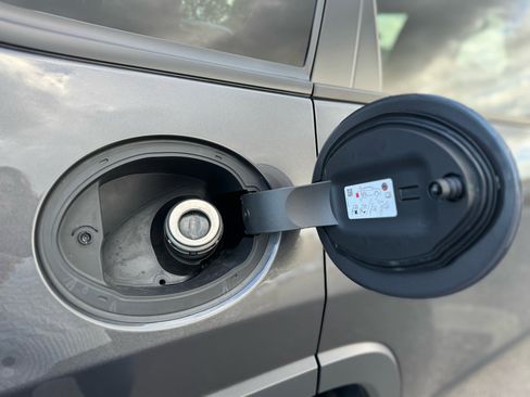 Used 2022 Jeep Cherokee Limited image 31