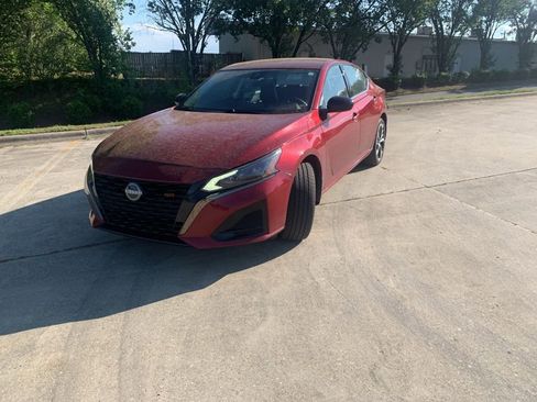 Used 2025 Nissan Altima 2.5 SR image 2