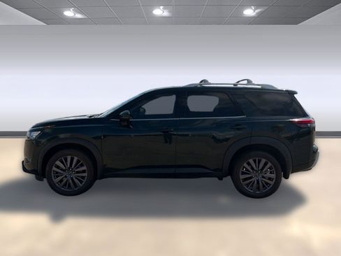 Used 2024 Nissan Pathfinder SL FWD image 2