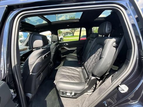 Used 2023 BMW X7 xDrive40i w/ M Sport Package AWD/4WD image 28