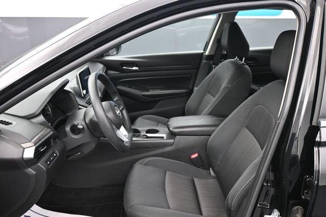 Used 2025 Nissan Altima 2.5 SV FWD image 11