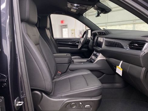 Used 2024 GMC Yukon Denali w/ Advanced Technology Package image 18