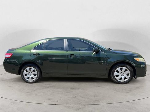 Used 2011 Toyota Camry LE FWD image 6